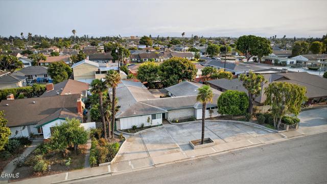 640 Fernwood Drive, Oxnard CA: https://media.crmls.org/mediaz/facecf46-6b2d-4bf1-b112-42e7a7d150c2.jpg
