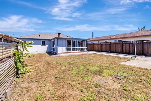 624 Filbert Street, Half Moon Bay CA: https://media.crmls.org/mediaz/facefc96-0fda-48c2-8cd4-662592aa66ce.jpg