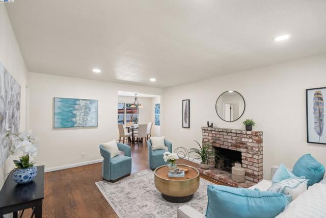 2948 Glenside Dr, Concord CA: https://media.crmls.org/mediaz/facf7d37-2d21-42cf-894d-57841764717c.jpg