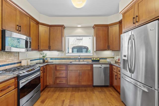 427 Willow Glen Way, San Jose CA: https://media.crmls.org/mediaz/facff0d9-505e-4a9d-b3a6-84a0ca72113c.jpg