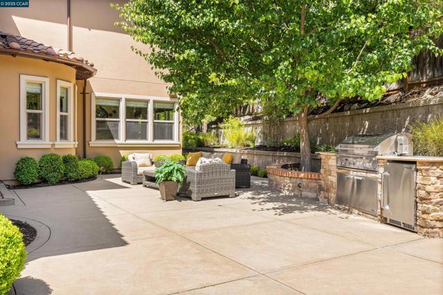837 O'Brien Place, Danville CA: https://media.crmls.org/mediaz/fad02321-1e8a-42a8-9aeb-ad2da614b9a4.jpg