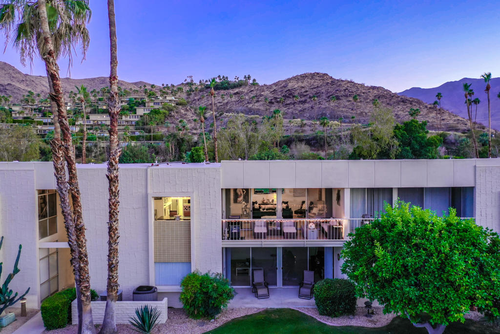 451 Desert Lakes Drive