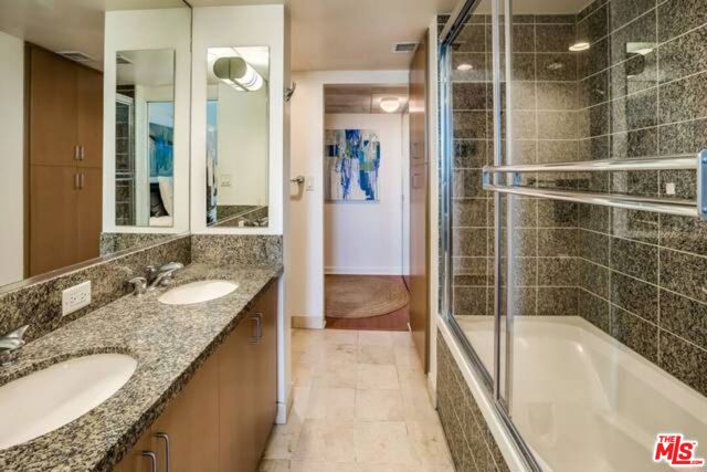 13700 Marina Pointe Drive, Venice CA: https://media.crmls.org/mediaz/fad0482c-9721-49ea-a234-b9ca933902c2.jpg