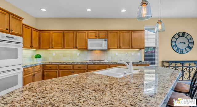 81804 Daniel Drive, La Quinta CA: https://media.crmls.org/mediaz/fad108c7-8bcb-4069-b032-ad0bdbea833a.jpg