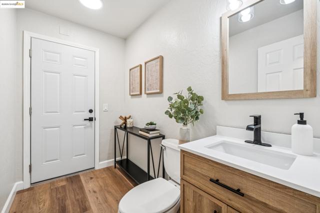 1051 Kaski Ln, Concord CA: https://media.crmls.org/mediaz/fad169d4-77ed-4537-afb1-b9a420d6bd1d.jpg