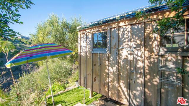 5787 Calpine Drive, Malibu CA: https://media.crmls.org/mediaz/fad16c89-0bb2-41ca-8b55-4487e1998c2c.jpg