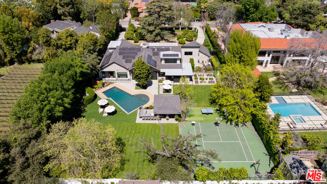 17352 Magnolia Boulevard, Encino CA: https://media.crmls.org/mediaz/fad17585-3cf4-4bea-a88e-f7294dc949bc.jpg