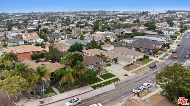 6311 La Tijera Boulevard, Los Angeles CA: https://media.crmls.org/mediaz/fad22a84-d5dc-4666-8d04-952db8f93fc9.jpg