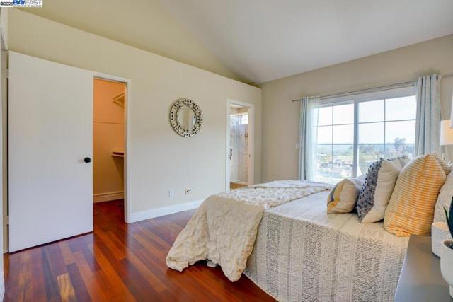 1228 Copper Peak Ln, San Jose CA: https://media.crmls.org/mediaz/fad2d181-72f2-4984-af00-5f4d203c6e32.jpg