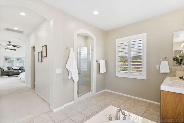 2337 Douglaston Glen, Escondido CA: https://media.crmls.org/mediaz/fad388e4-8fbf-45f9-aa6c-230d413392c7.jpg