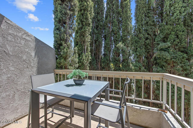 3109 E Hillcrest Drive, Westlake Village CA: https://media.crmls.org/mediaz/fad3a4b9-a3aa-45b6-a0ba-ca93234422ff.jpg