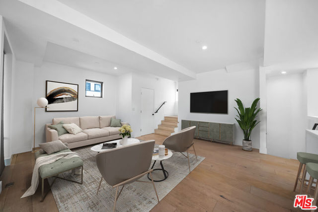 733 N Gramercy Place, Los Angeles CA: https://media.crmls.org/mediaz/fad3d246-7f22-47f5-804c-3aeb5609747d.jpg