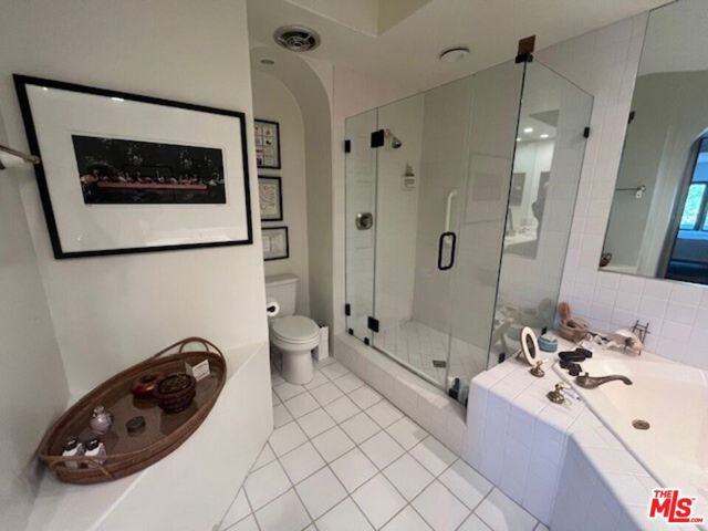 15500 W Sunset Boulevard, Pacific Palisades CA: https://media.crmls.org/mediaz/fad3d3e4-1244-4213-8917-44c96e79702e.jpg
