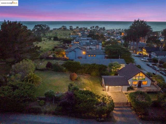 1400 Audubon AVE, Montara CA: https://media.crmls.org/mediaz/fad48188-f77c-41f3-b4b7-264bb3d0f883.jpg