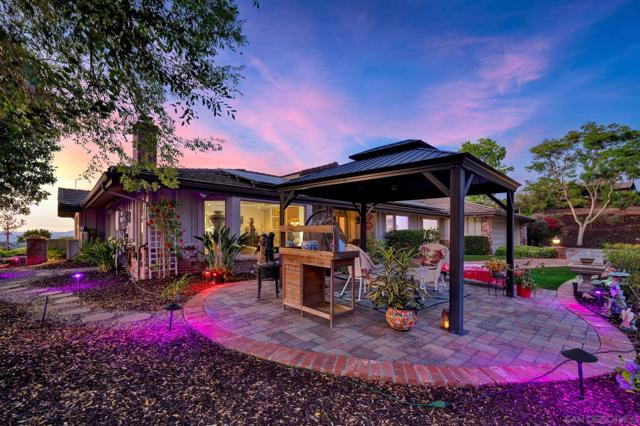 17505 Corte Lomas Verde, Poway CA: https://media.crmls.org/mediaz/fad4eaff-37a5-4e9d-b93a-d475a2e1085e.jpg