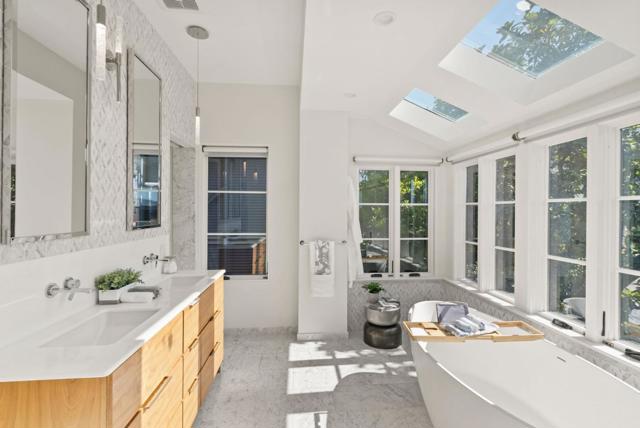 2853 Broderick Street, San Francisco CA: https://media.crmls.org/mediaz/fad50a89-2773-43a5-9f77-6ff574a9d8ed.jpg