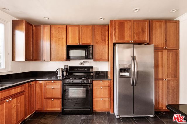 110 S Brighton Street, Burbank CA: https://media.crmls.org/mediaz/fad5258d-5d00-4b35-8cf1-f6a628ae4d03.jpg