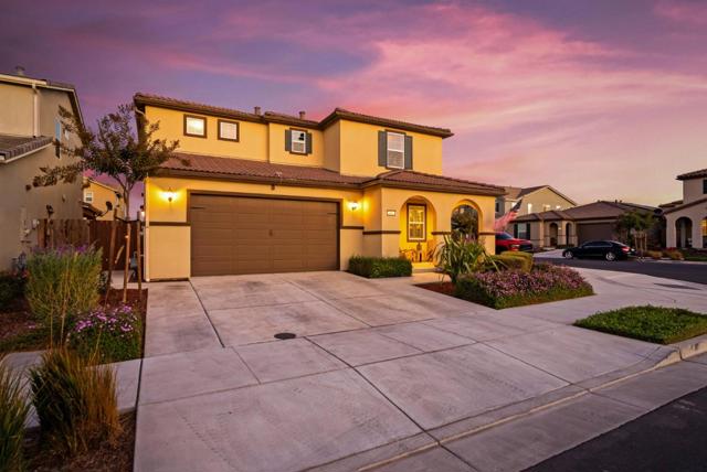 691 Toledo Drive, Hollister CA: https://media.crmls.org/mediaz/fad55546-f88f-46a0-bf64-4c5b01a0bbd0.jpg