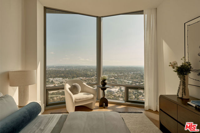 211 W Elm Court, Los Angeles CA: https://media.crmls.org/mediaz/fad5a6eb-c3fb-4550-8ab2-132f8c453b3b.jpg