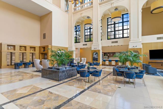 700 W E St, San Diego CA: https://media.crmls.org/mediaz/fad5acc4-e18d-4609-aca8-c7ed545d7dfa.jpg