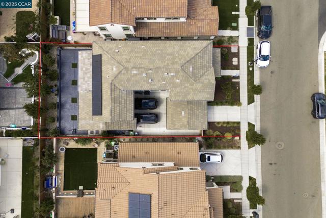 320 E Angelina Ave, Mountain House CA: https://media.crmls.org/mediaz/fad5bfd2-a206-466d-b672-fdaa83a3d3ec.jpg