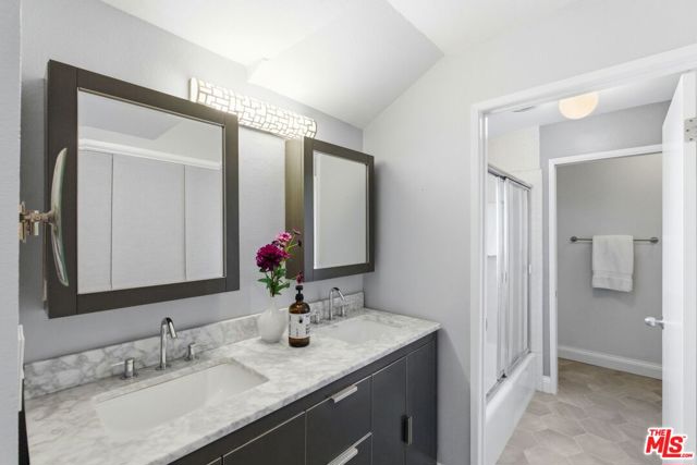 1013 16th Street, Santa Monica CA: https://media.crmls.org/mediaz/fad5d98d-4c2d-44d5-9c22-74e6fb818537.jpg