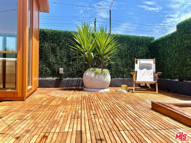 2515 Lincoln Boulevard, Venice CA: https://media.crmls.org/mediaz/fad5f7f5-4602-4b6f-aac2-4f2b098d0b14.jpg