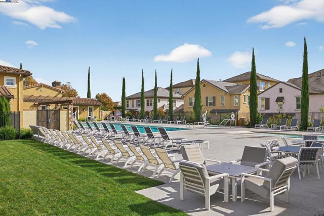 3231 Central Pkwy, Dublin CA: https://media.crmls.org/mediaz/fad61502-aa4c-41af-be39-091cd4a63b6a.jpg