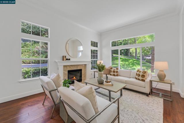 4253 Golden Oak Ct, Danville CA: https://media.crmls.org/mediaz/fad62730-bde4-4674-bec0-2d42c204cbdd.jpg