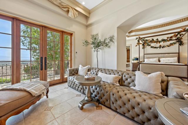 28 Grande View Court, Rancho Mirage CA: https://media.crmls.org/mediaz/fad64bd1-78d4-4b5b-87ac-79c59ee7744e.jpg