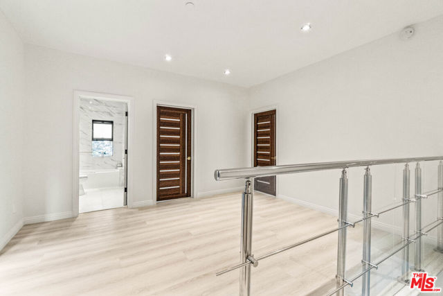 2315 Loma Vista Place, Los Angeles CA: https://media.crmls.org/mediaz/fad66af1-f7c0-4781-9494-4afcb0d02ba7.jpg