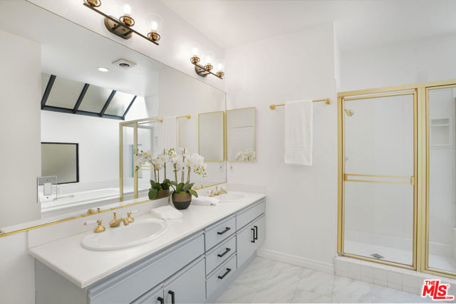 11636 Montana Avenue, Los Angeles CA: https://media.crmls.org/mediaz/fad69fd6-f0f4-433b-9db3-3765c6d851d3.jpg