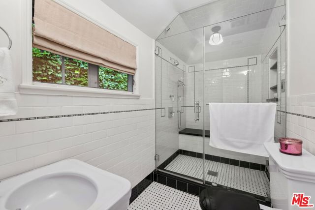 4059 Cromwell Avenue, Los Angeles, California 90027, 3 Bedrooms Bedrooms, ,3 BathroomsBathrooms,Single Family Residence,For Sale,Cromwell,24402857