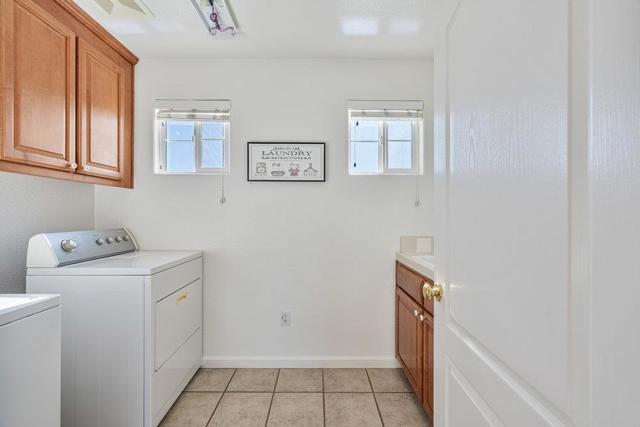 310 Via Vaquero Norte, San Juan Bautista CA: https://media.crmls.org/mediaz/fad78c9d-9c34-42f2-800c-1fabd87536be.jpg