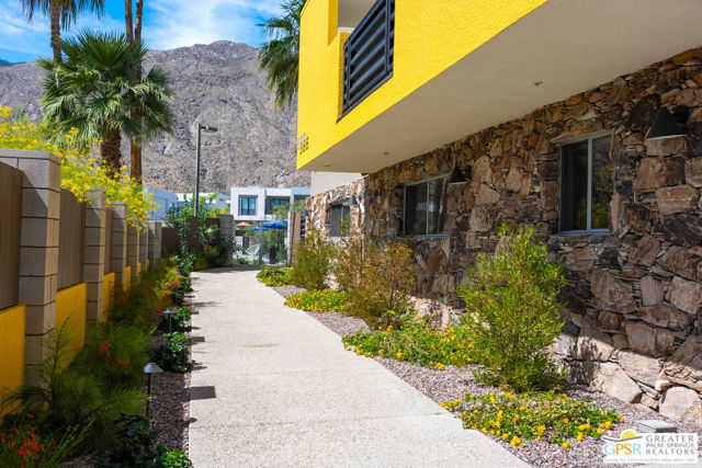 588 E San Lorenzo Road #204, Palm Springs, CA 92264
