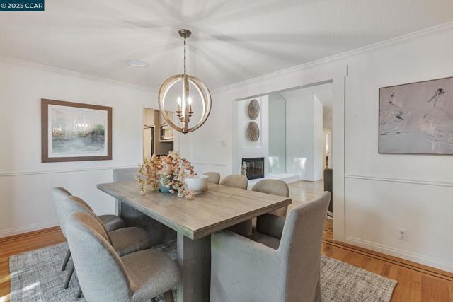 3180 Arbolado Dr, Walnut Creek CA: https://media.crmls.org/mediaz/fad84d2b-5a59-4420-b678-c0d1ad7af7e9.jpg
