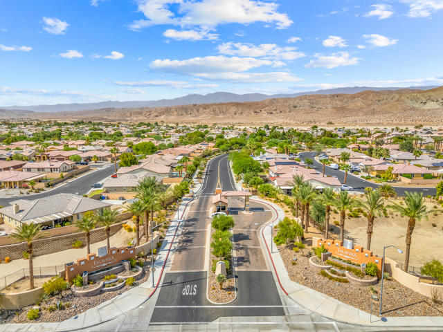 80619 Stortford Avenue, Indio CA: https://media.crmls.org/mediaz/fad90da7-8a8e-4b12-94ed-5b7636598433.jpg