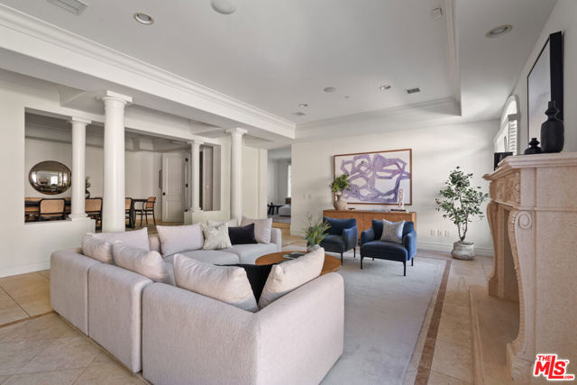 3697 Benedict Canyon Lane, Sherman Oaks CA: https://media.crmls.org/mediaz/fad95ef9-b47a-44cc-9aec-c2a35b5cb63d.jpg