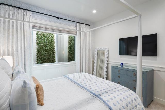 552 G Avenue, Coronado CA: https://media.crmls.org/mediaz/fad9719b-7186-466a-8365-f7b9f0e24522.jpg