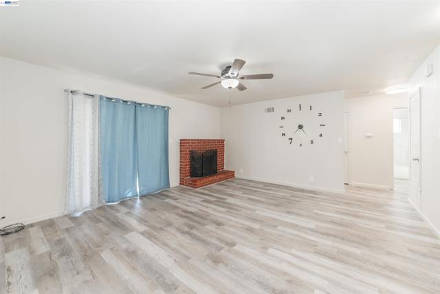 324 Eva Ct, Manteca CA: https://media.crmls.org/mediaz/fad9a171-3c4a-4de5-9d55-10abaec07801.jpg
