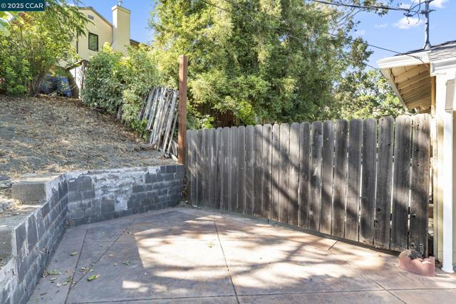 3348 Betty Ln, Lafayette CA: https://media.crmls.org/mediaz/fad9ce25-61cd-401a-bc29-3b522b23030d.jpg