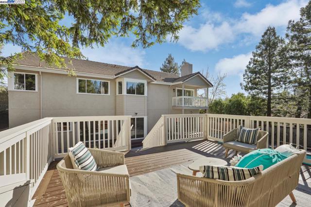 25 Mackenzie Pl, Danville CA: https://media.crmls.org/mediaz/fadb59be-974e-464a-8f12-304a79036864.jpg