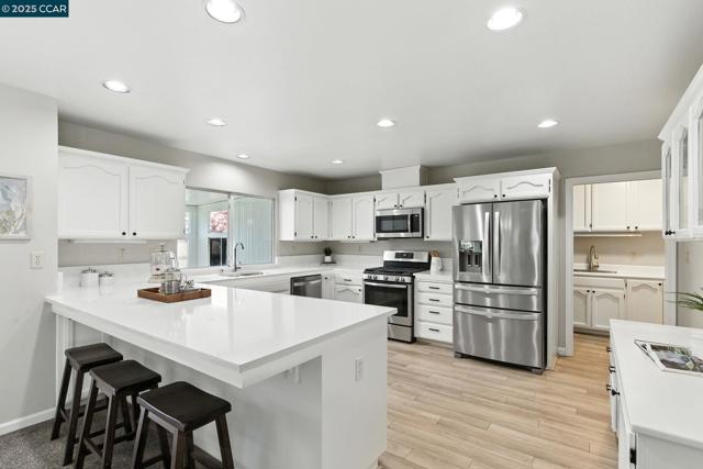 297 Del Valle, Pleasanton CA: https://media.crmls.org/mediaz/fadb8b3f-5ae0-4485-afc7-242221dc6087.jpg