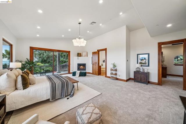 Image 32 of 60 For 33 Somerset Rd