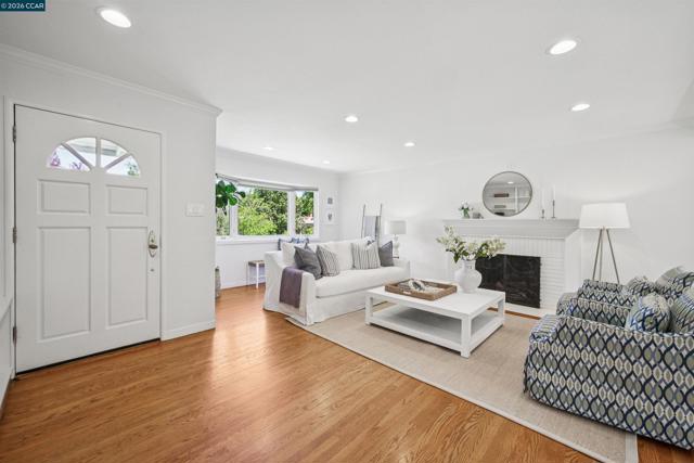 3231 Camino Colorados, Lafayette CA: https://media.crmls.org/mediaz/fadc1888-b02d-4281-81fc-c417303dddeb.jpg