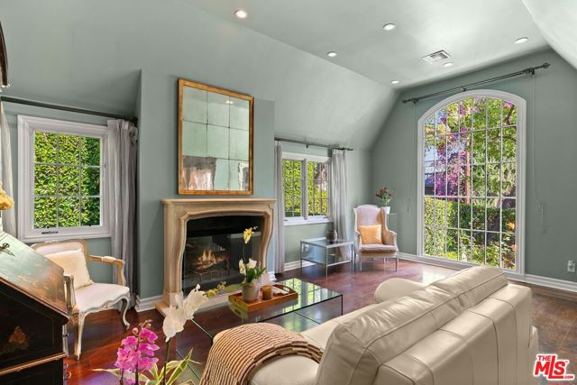 9053 Elevado Street photo 3