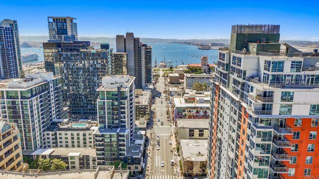 425 W Beech Street, San Diego CA: https://media.crmls.org/mediaz/fadd1a1f-3f4d-4d71-a98f-1ea1335105bc.jpg
