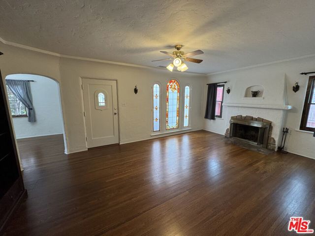 2437 Granville Avenue, Los Angeles CA: https://media.crmls.org/mediaz/fade0840-2462-424d-b5a4-6f993e09c4f6.jpg