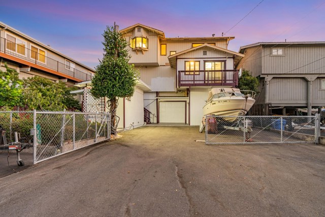 71 Taylor Pl, Bethel Island CA: https://media.crmls.org/mediaz/fade2beb-b981-4e98-a61f-6a46b6822212.jpg