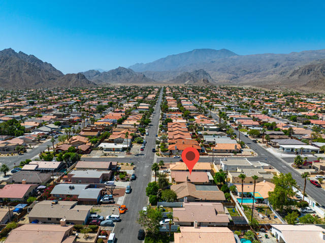 53215 Avenida Alvarado, La Quinta CA: https://media.crmls.org/mediaz/fade92ce-4b58-4737-94cb-a45c5ca0c8a2.jpg
